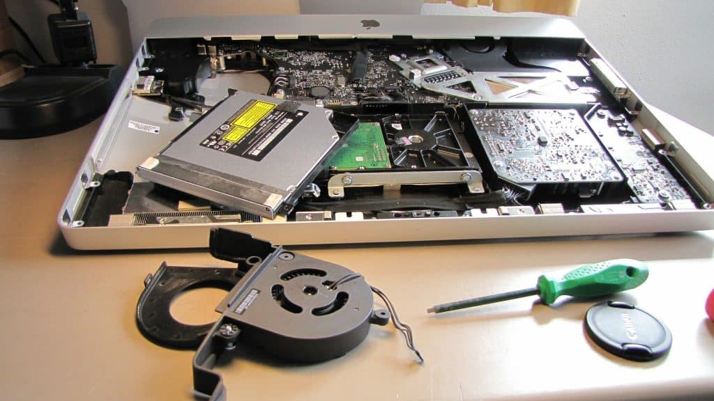 imac-338988_1920 Dissassembled iMac